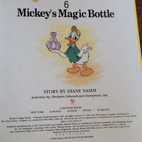 Mickey's Young Readers Library- Volume 6- Mickey's Magic Bottle- 1990 - Picture 4 of 7